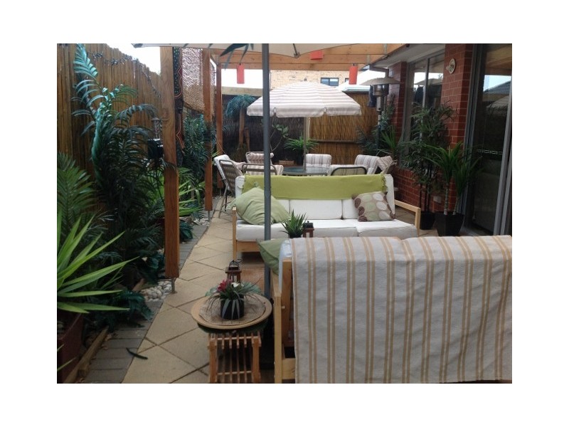 6 Verdon Avenue, Caroline Springs VIC 3023