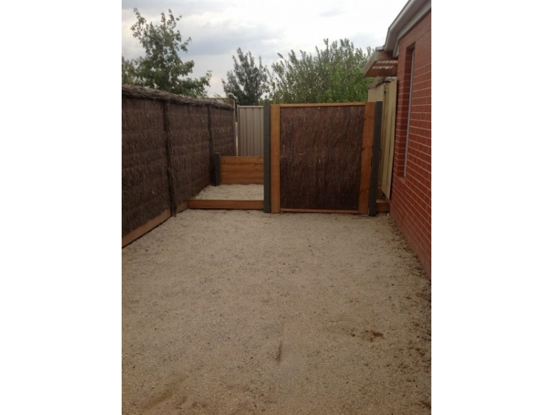 6 Verdon Avenue, Caroline Springs VIC 3023