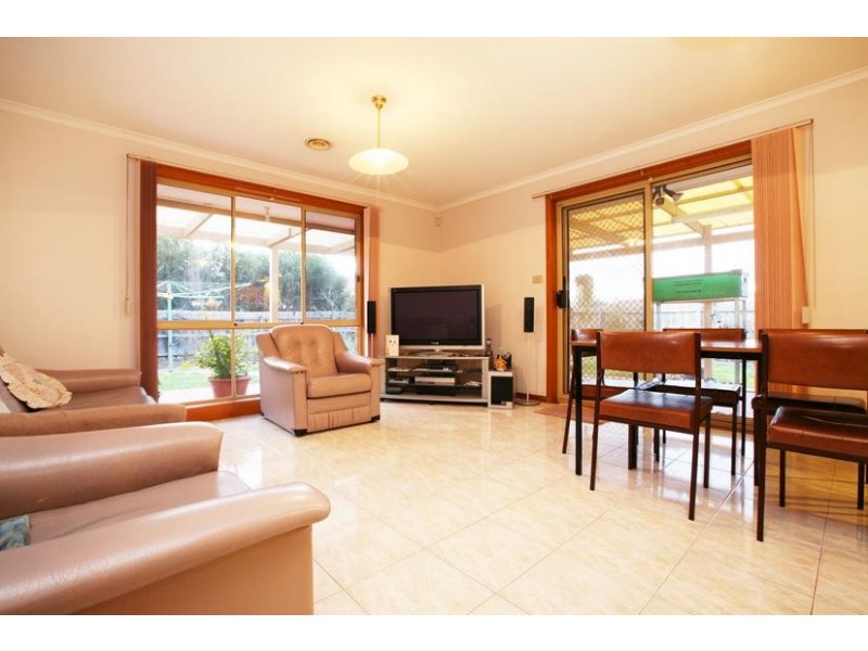 43 Delbridge Drive, Sydenham VIC 3037