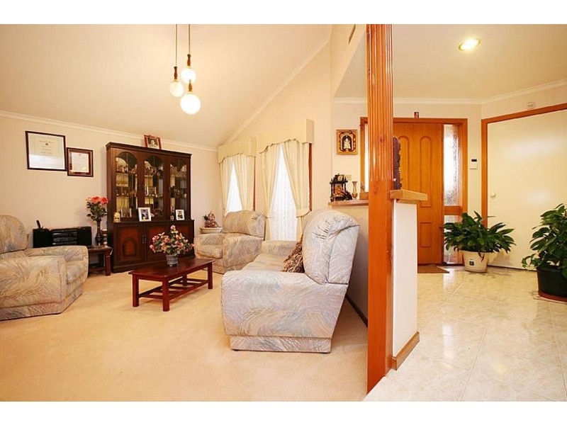 43 Delbridge Drive, Sydenham VIC 3037