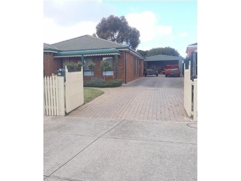 17 Manchester Drive, Sydenham VIC 3037