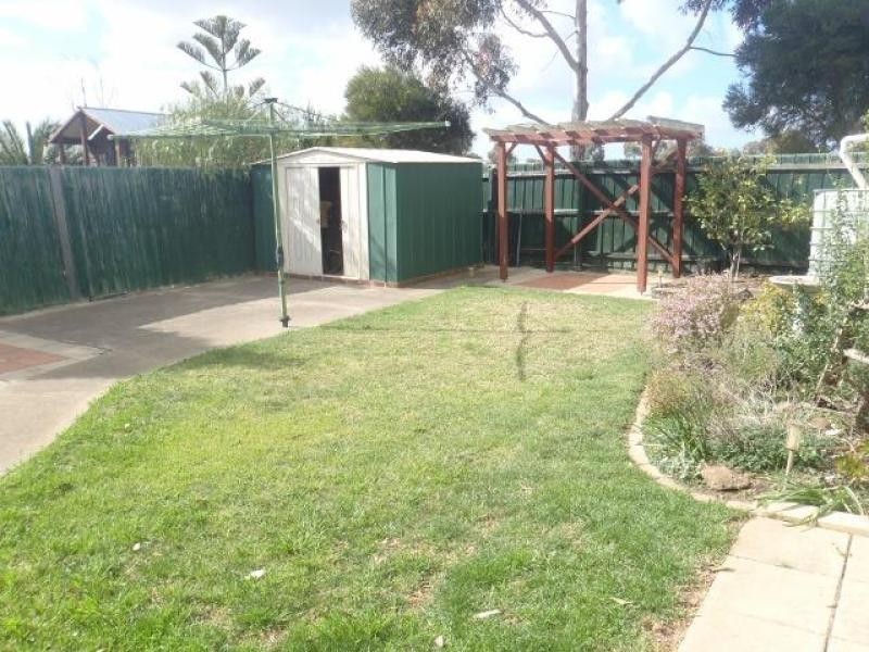 17 Manchester Drive, Sydenham VIC 3037