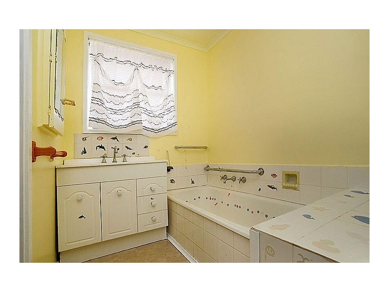 6 Kardinia Drive, Albanvale VIC 3021