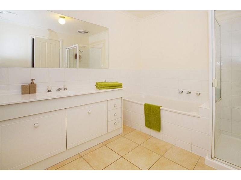 9/28 Ozzimo Drive, Hillside VIC 3037