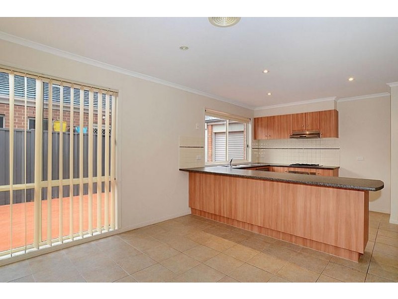 27 Klippel Way, Caroline Springs VIC 3023