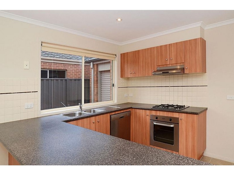 27 Klippel Way, Caroline Springs VIC 3023