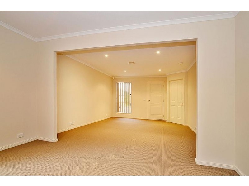 27 Klippel Way, Caroline Springs VIC 3023