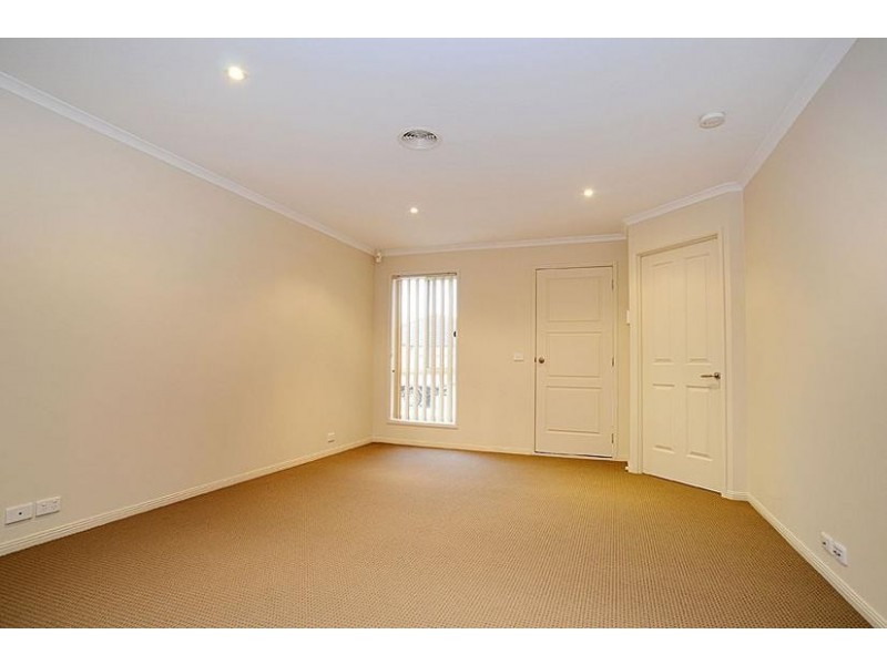 27 Klippel Way, Caroline Springs VIC 3023