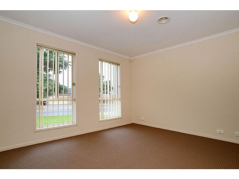 27 Klippel Way, Caroline Springs VIC 3023