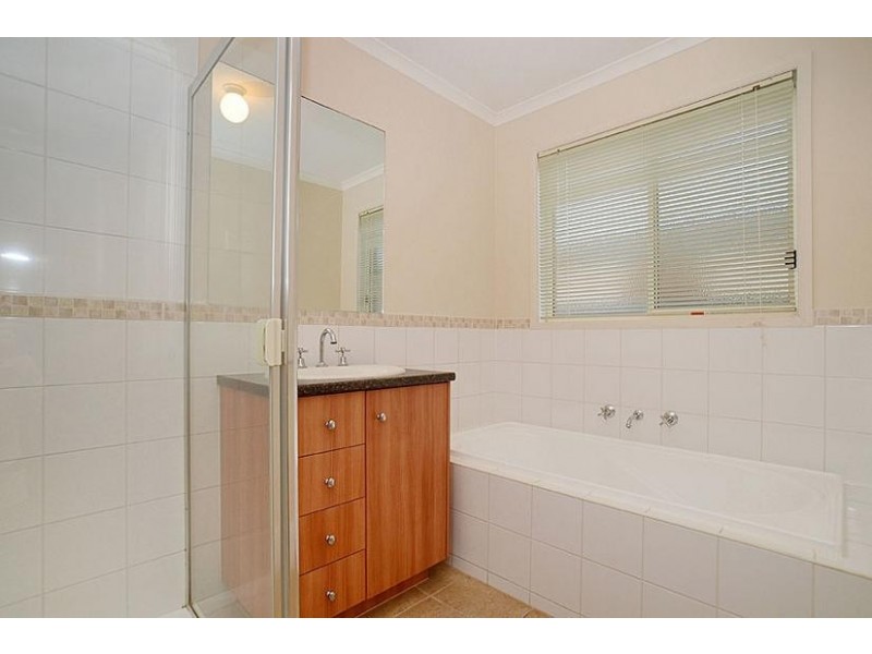 27 Klippel Way, Caroline Springs VIC 3023