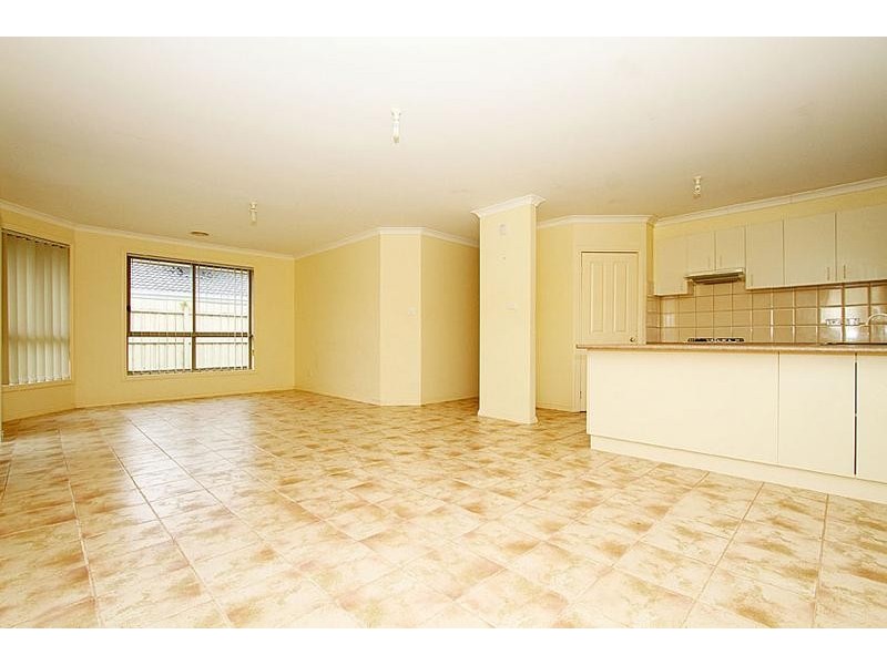 1/51a Pecks Road, Sydenham VIC 3037