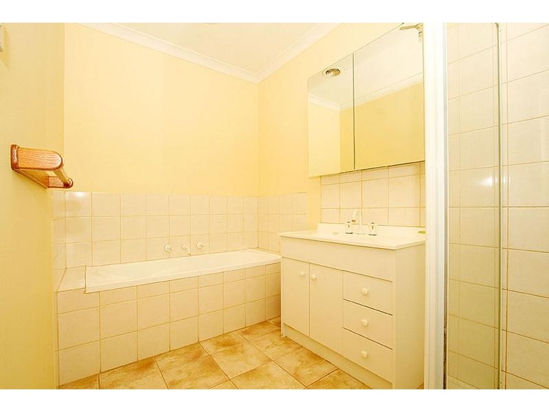 1/51a Pecks Road, Sydenham VIC 3037