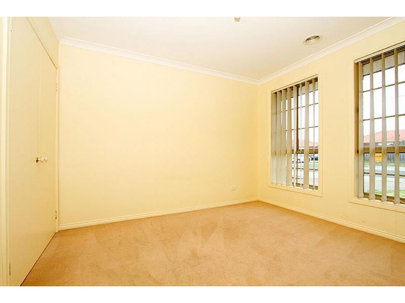 1/51a Pecks Road, Sydenham VIC 3037