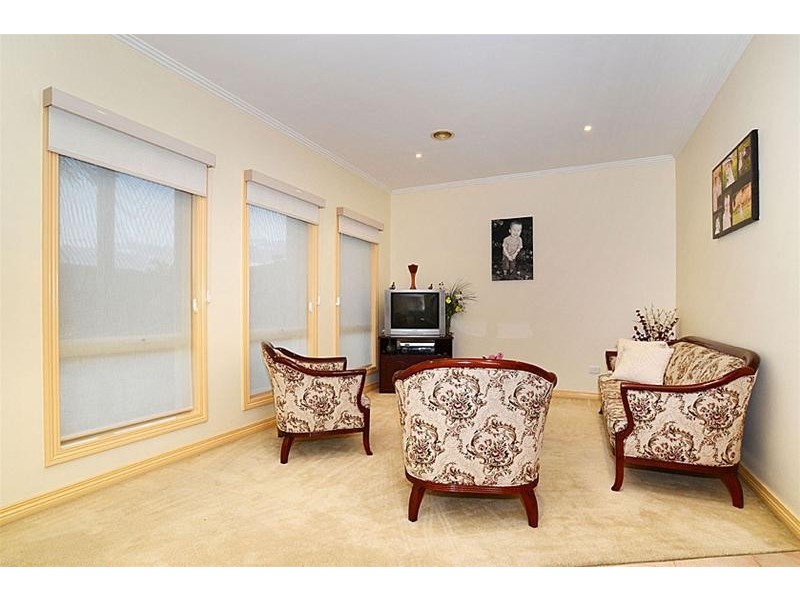 22 Marylou Court, Delahey VIC 3037