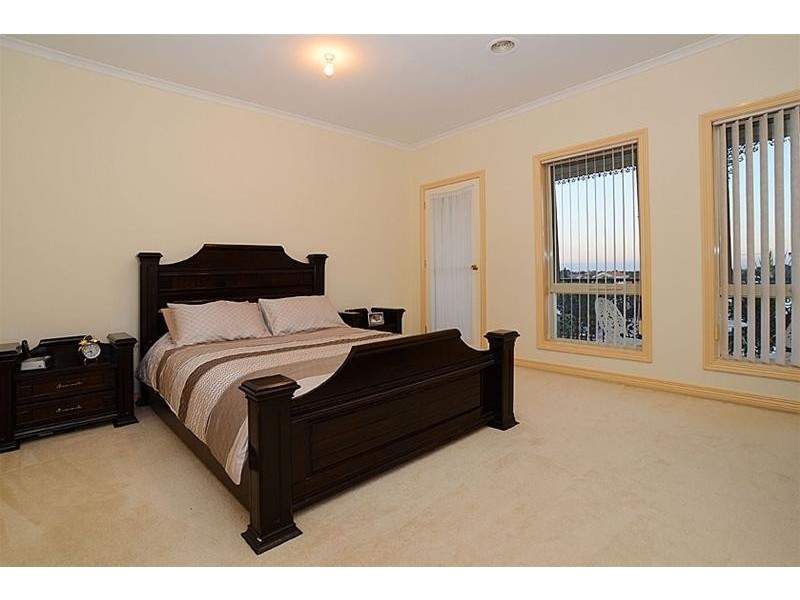 22 Marylou Court, Delahey VIC 3037