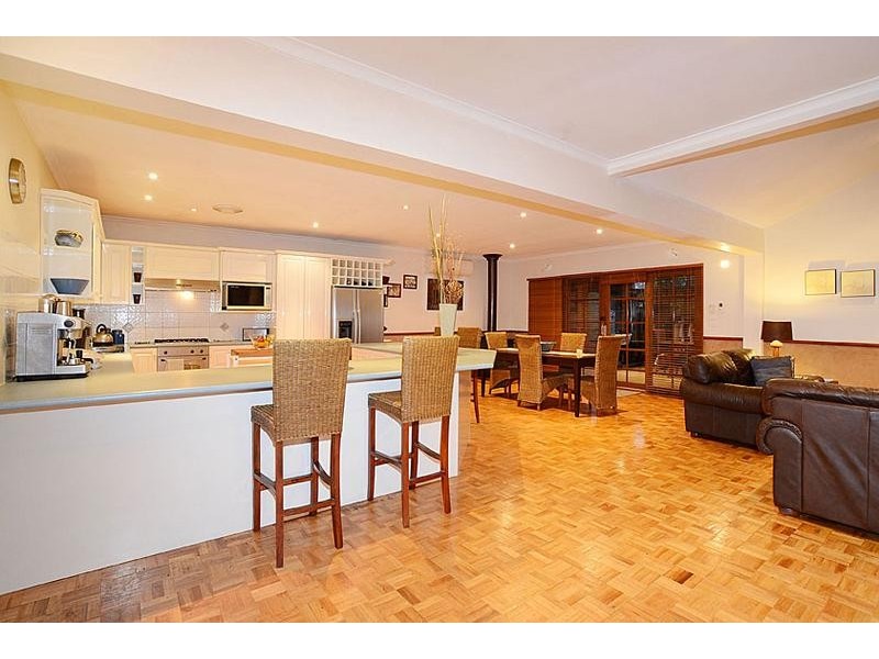 1 Gretal Court, Taylors Lakes VIC 3038