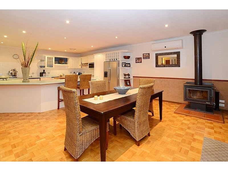 1 Gretal Court, Taylors Lakes VIC 3038