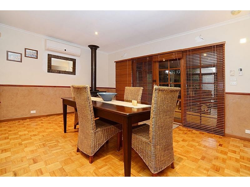 1 Gretal Court, Taylors Lakes VIC 3038