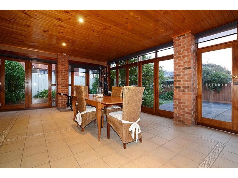 1 Gretal Court, Taylors Lakes VIC 3038