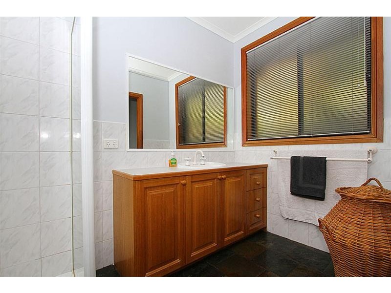 4 Queens Parade, Hillside VIC 3037