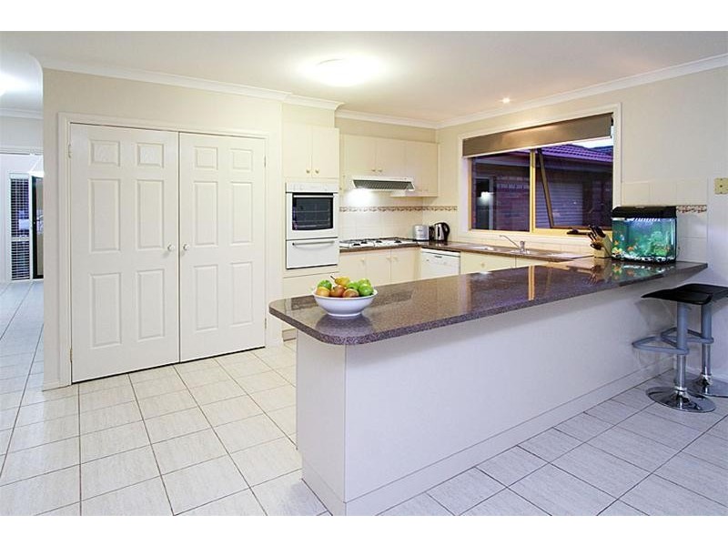 10 Delbridge Drive, Sydenham VIC 3037