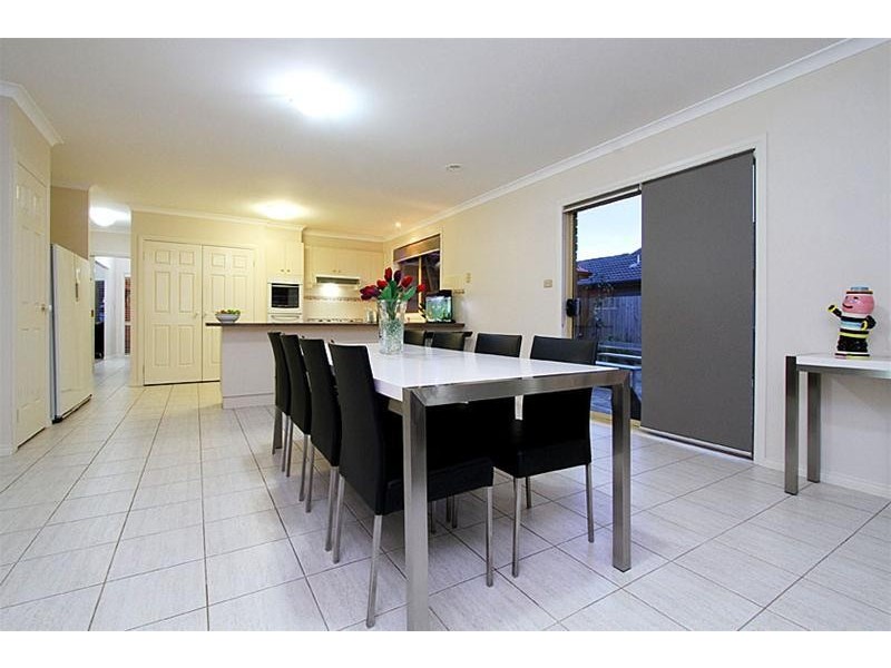 10 Delbridge Drive, Sydenham VIC 3037