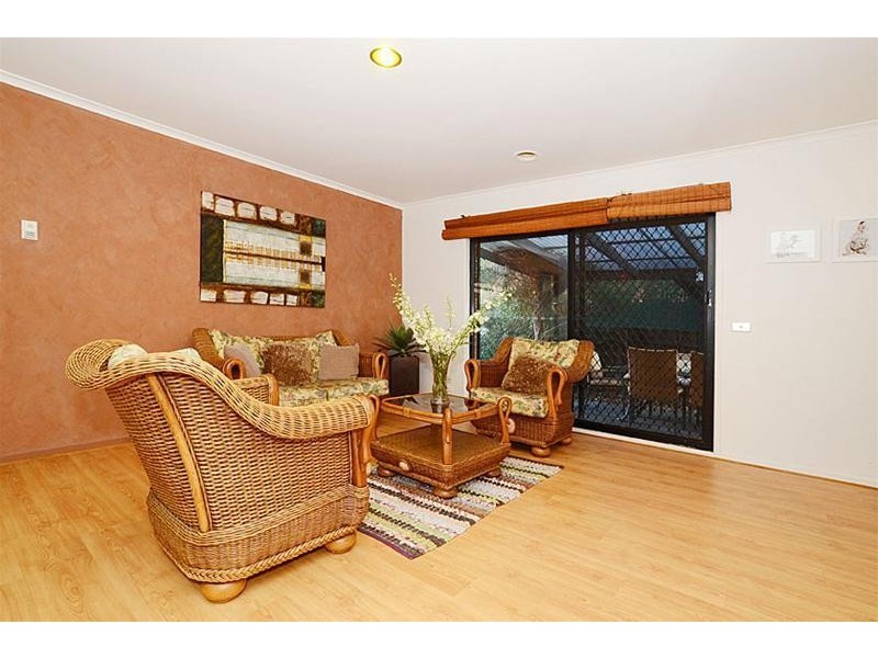 11 Rockwall Close, Sydenham VIC 3037