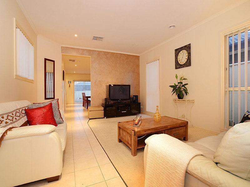 2/5 Jade Way, Hillside VIC 3037