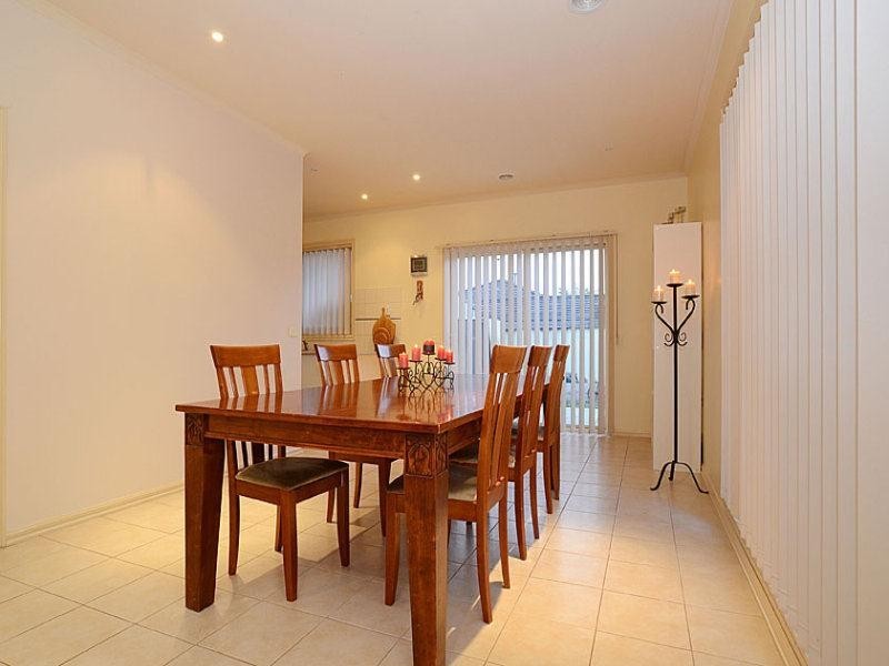 2/5 Jade Way, Hillside VIC 3037