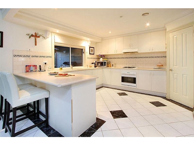 17 Cressida Crescent, Sydenham VIC 3037