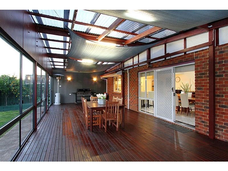 17 Cressida Crescent, Sydenham VIC 3037