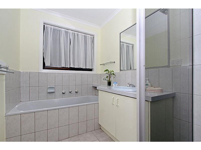 2/8 Pilain Crescent, Keilor Downs VIC 3038