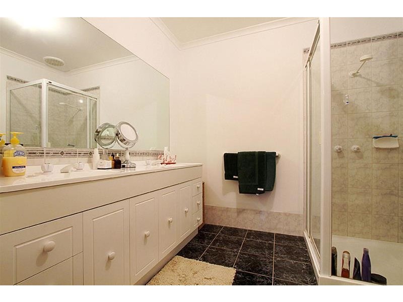 21 Brindalee Way, Hillside VIC 3037