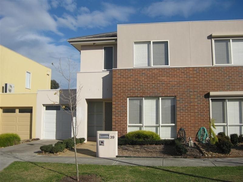39 Wentworth Drive, Taylors Lakes VIC 3038