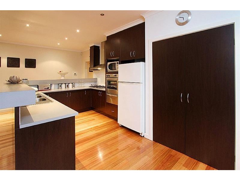 16 Cressida Crescent, Sydenham VIC 3037