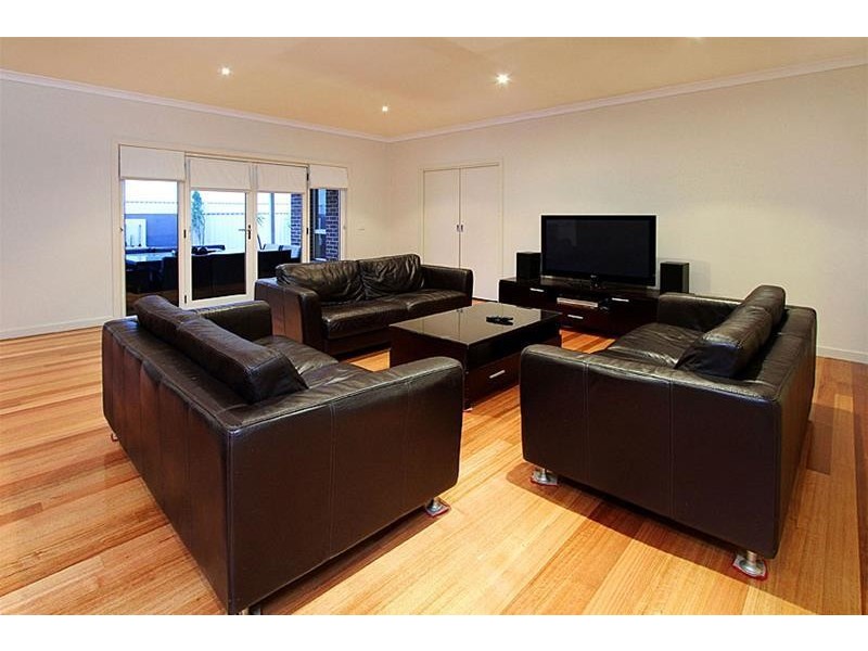 16 Cressida Crescent, Sydenham VIC 3037