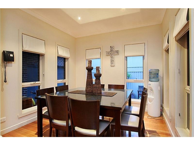 16 Cressida Crescent, Sydenham VIC 3037