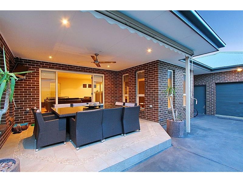 16 Cressida Crescent, Sydenham VIC 3037