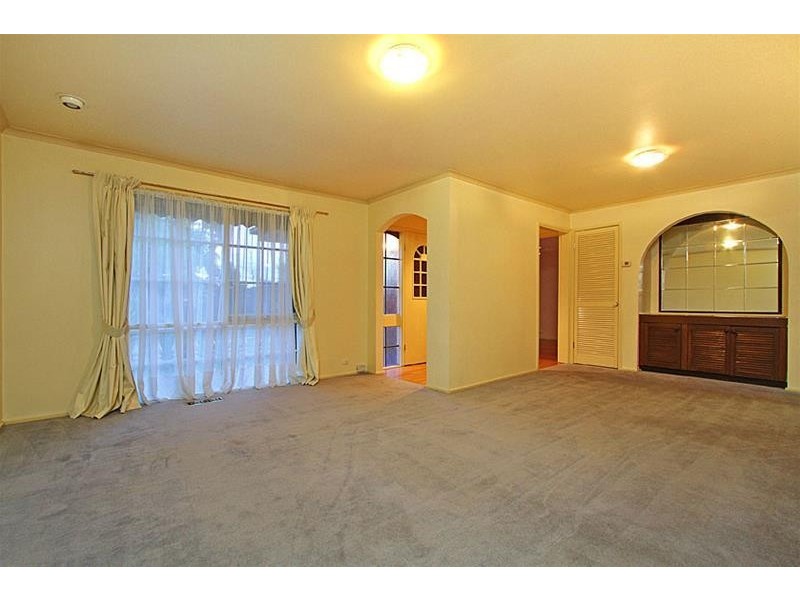 8 Mallacoota Court, Taylors Lakes VIC 3038