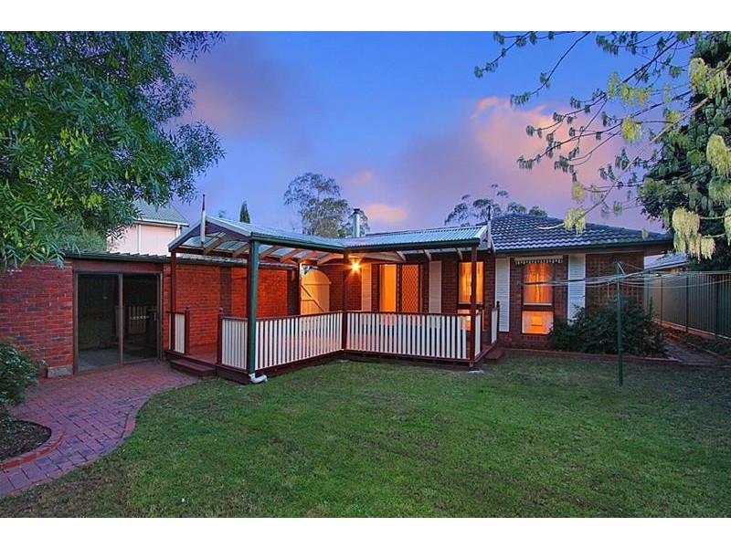 8 Mallacoota Court, Taylors Lakes VIC 3038