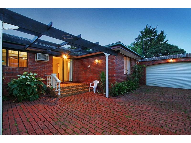 8 Mallacoota Court, Taylors Lakes VIC 3038