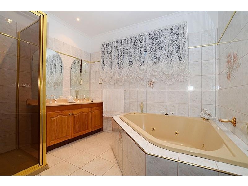11 Alvina Street, Sunshine North VIC 3020