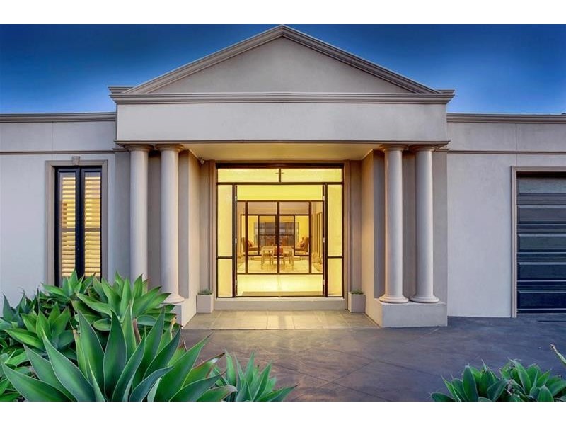 5 Sussex Grove, Taylors Hill VIC 3037