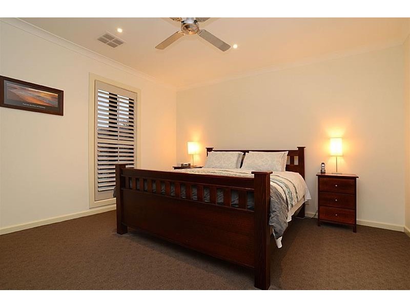 5 Sussex Grove, Taylors Hill VIC 3037