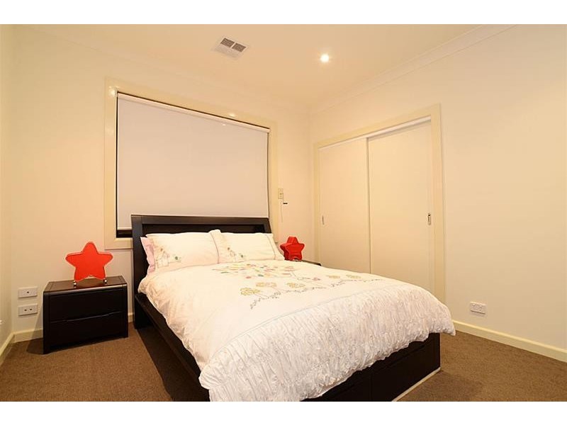 5 Sussex Grove, Taylors Hill VIC 3037