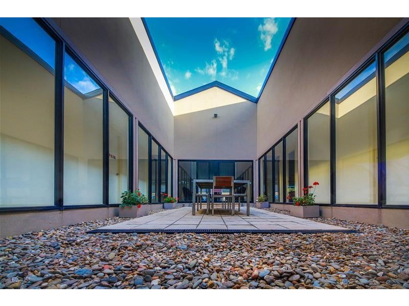 5 Sussex Grove, Taylors Hill VIC 3037