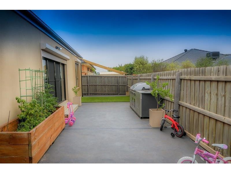 5 Sussex Grove, Taylors Hill VIC 3037