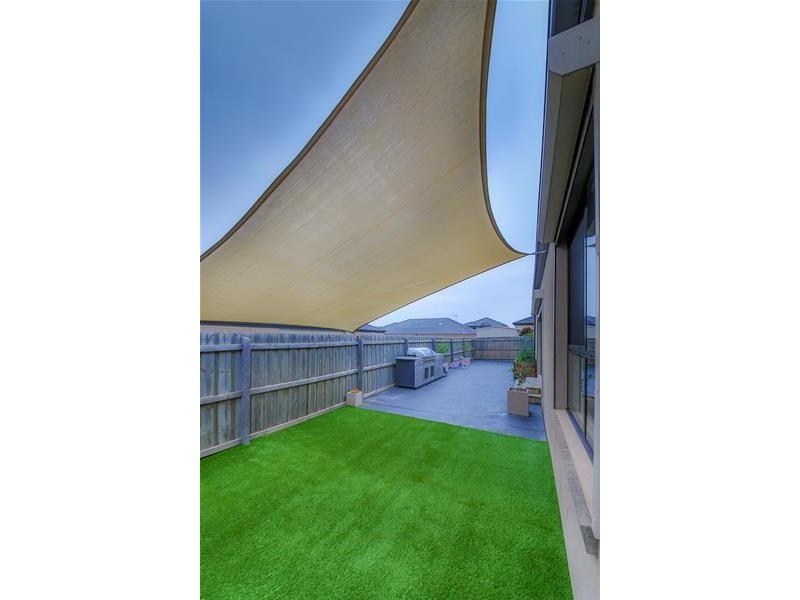 5 Sussex Grove, Taylors Hill VIC 3037