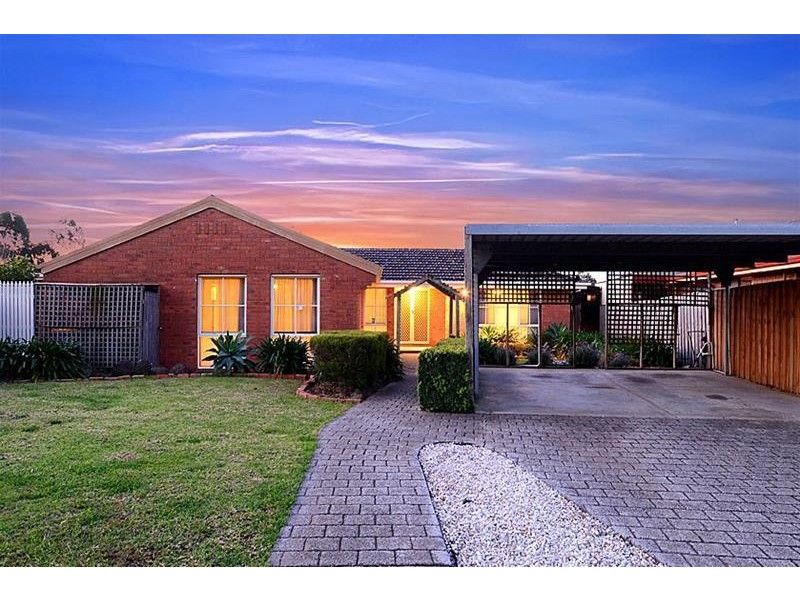 4 Coorong Court, Taylors Lakes VIC 3038