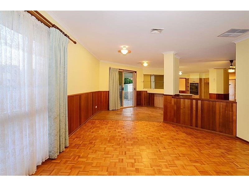 4 Coorong Court, Taylors Lakes VIC 3038